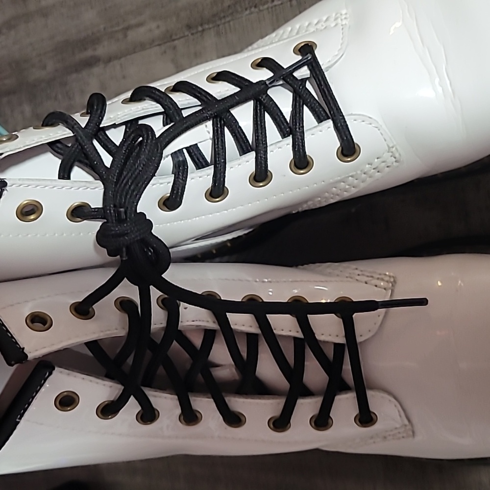 DR MARTENS White Leather Zavala Lace Up Combat Ankle Boots Size 9W/8M - Picture 9 of 9